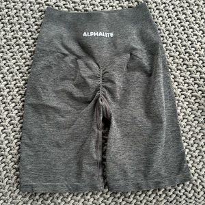 ALPHALETE AMPLIFY BIKE SHORT 7.5
Women's Seamless Scrunch Short S Shadow